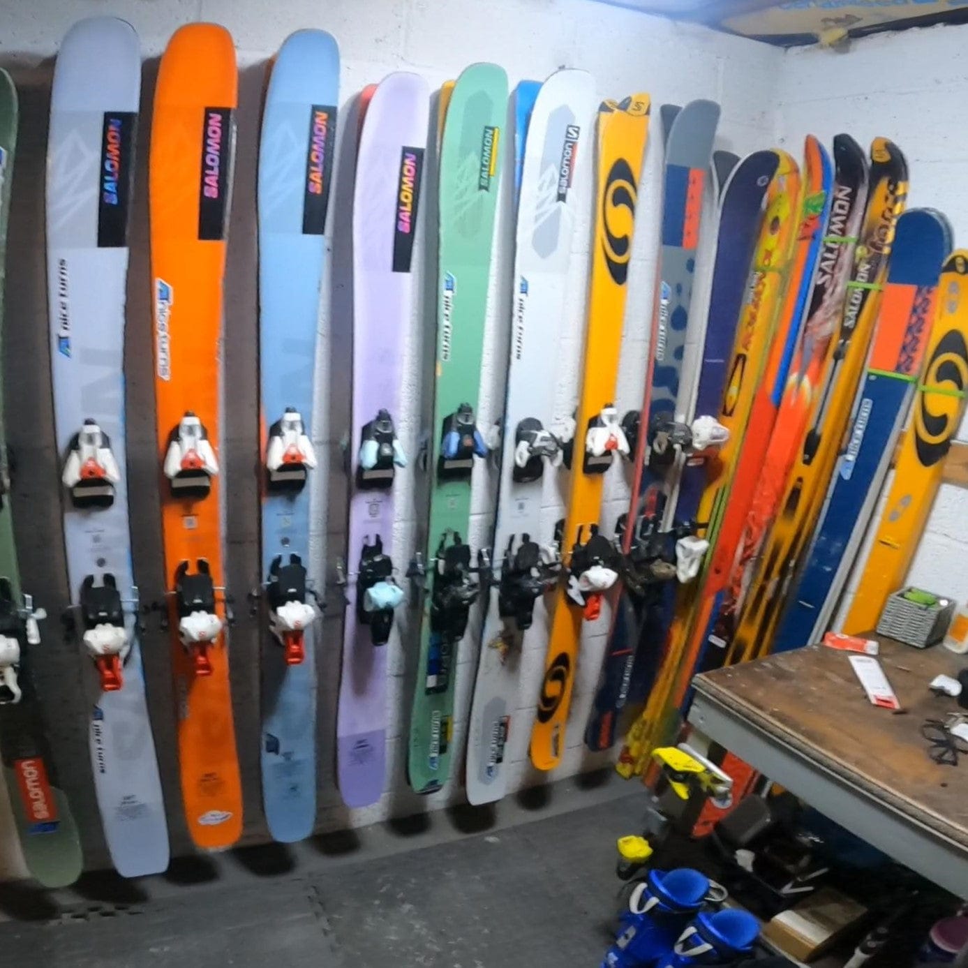Totti Button Ski Hangers