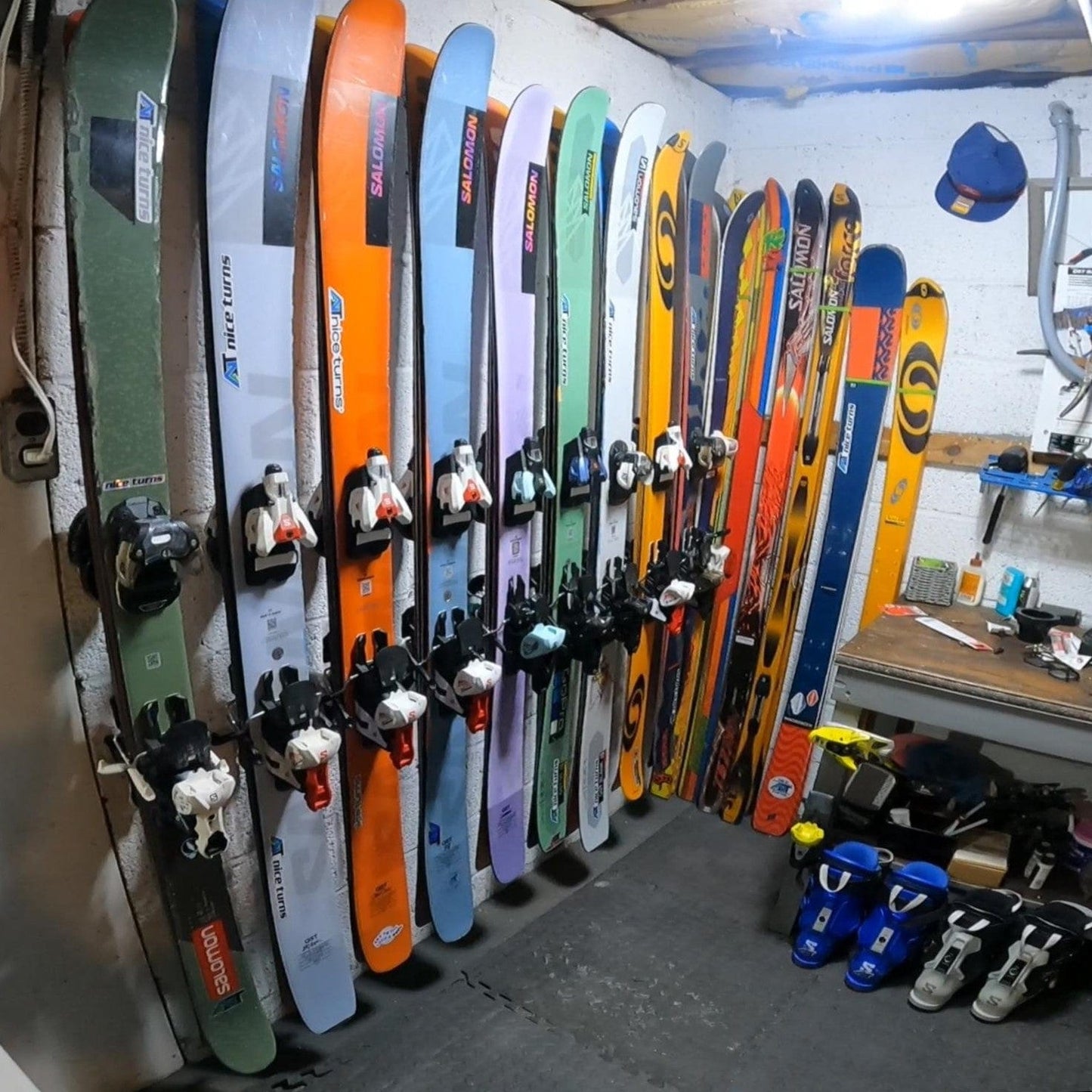 Totti Button Ski Hangers